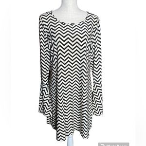Tecera Black & Cream Chevron Print Long Sleeve Bell Cuff Mini Dress